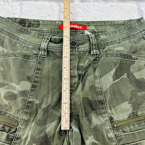 NOT FOR SALE        UNIONBAY Women's Skinny Cargo Utility Pants Size 5 Green - Picture 7 of 9